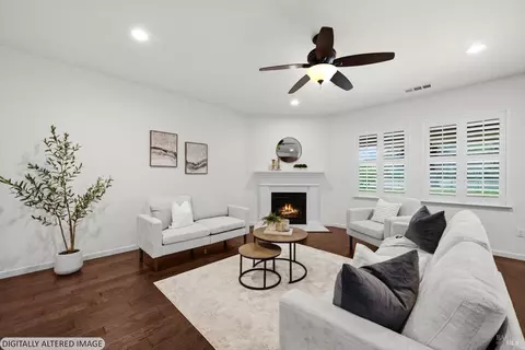 Living - 4473 Avondale Cir, Fairfield, CA 94533 photo 2 of 9