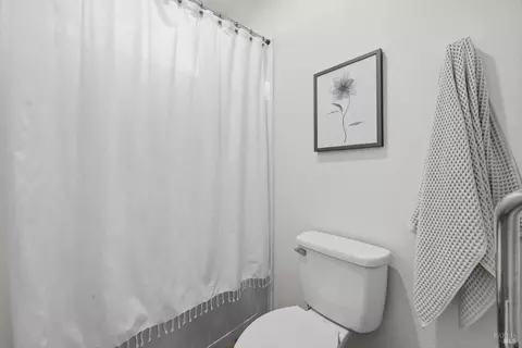 Bath - 4473 Avondale Cir, Fairfield, CA 94533 photo 3 of 4