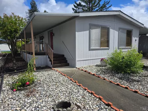 21 Estrella Dr, Santa Rosa, CA 95403