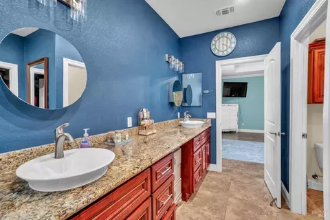 Bath - 8304 Shadi Ln, Winters, CA 95694 photo 8 of 8
