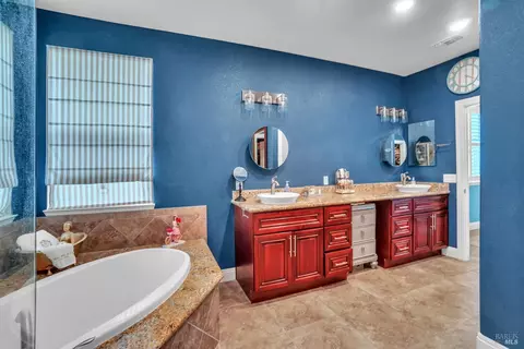 Bath - 8304 Shadi Ln, Winters, CA 95694 photo 7 of 8