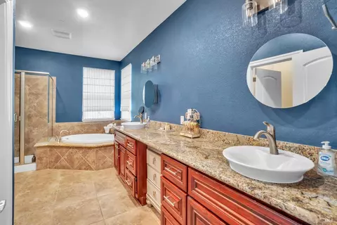 Bath - 8304 Shadi Ln, Winters, CA 95694 photo 3 of 8