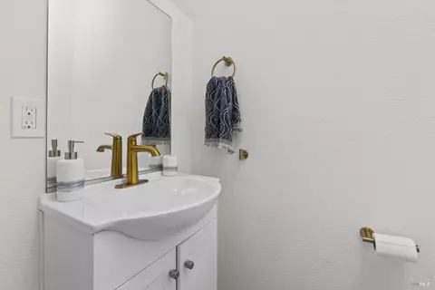 Bath - 4119 Campini Estates Dr, Vacaville, CA 95688 photo 3 of 11