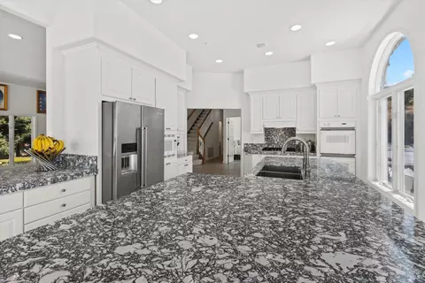 Kitchen - 4119 Campini Estates Dr, Vacaville, CA 95688 photo 6 of 8
