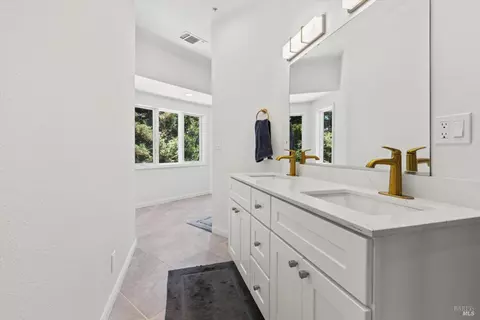 Bath - 4119 Campini Estates Dr, Vacaville, CA 95688 photo 9 of 11