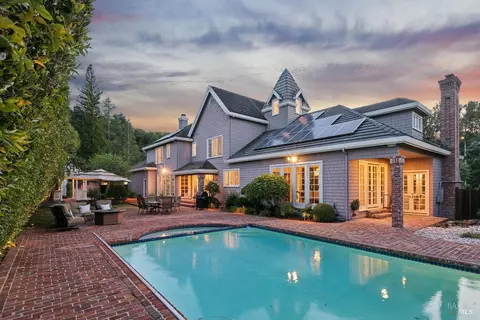 13 W Brooke Dr, Novato, CA 94947