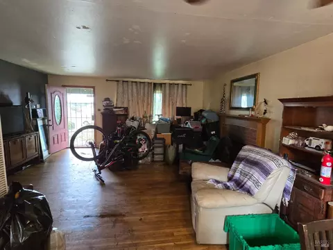 Living - 626 Rollingwood Dr, Vallejo, CA 94591 photo 2 of 3