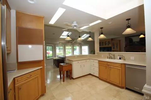 Kitchen - 875 Sievers Way, Dixon, CA 95620 photo 3 of 4