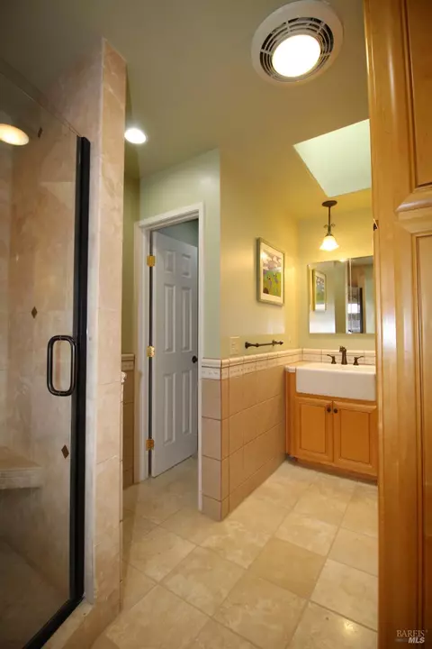 Bath - 875 Sievers Way, Dixon, CA 95620 photo 6 of 8