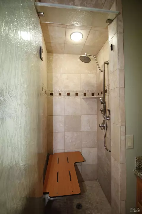 Bath - 875 Sievers Way, Dixon, CA 95620 photo 2 of 8