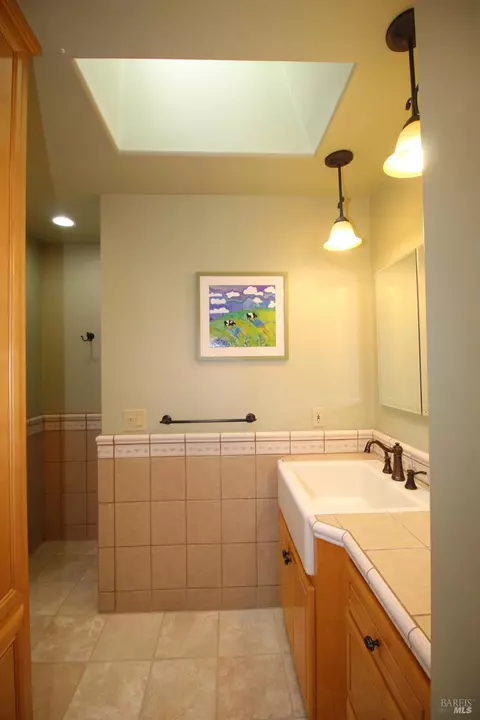 Bath - 875 Sievers Way, Dixon, CA 95620 photo 5 of 8