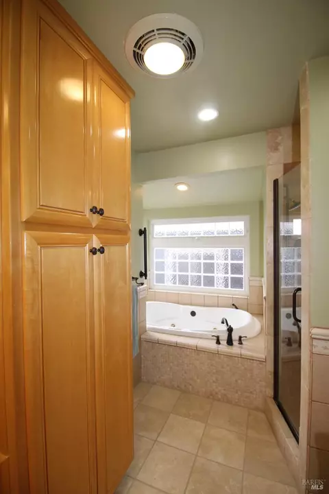 Bath - 875 Sievers Way, Dixon, CA 95620 photo 4 of 8