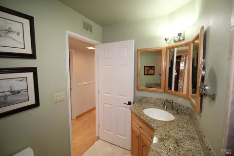 Bath - 875 Sievers Way, Dixon, CA 95620 photo 3 of 8
