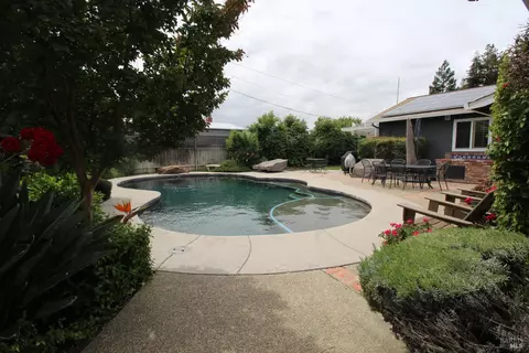 Exterior - 875 Sievers Way, Dixon, CA 95620 photo 4 of 7