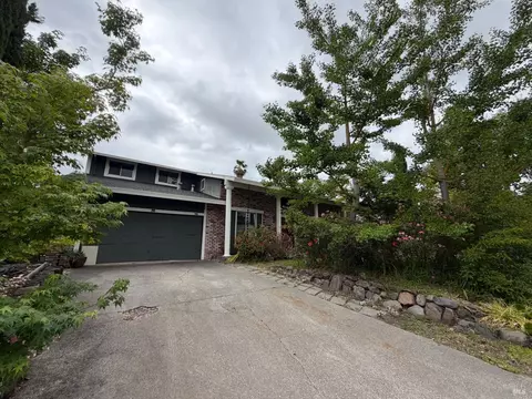 5711 Dorian Dr, Rohnert Park, CA 94928