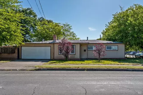 1621 S Dora St, Ukiah, CA 95482