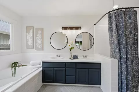 Bath - 6183 Marsi Ct, Windsor, CA 95492 photo 2 of 4