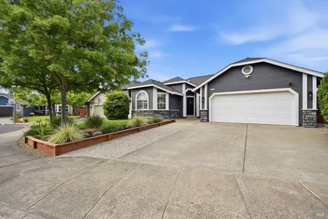 Exterior - 6183 Marsi Ct, Windsor, CA 95492 photo 2 of 11