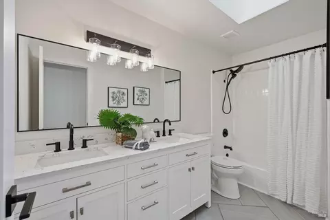 Bath - 6183 Marsi Ct, Windsor, CA 95492 photo 1 of 4