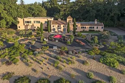 942 Country Club Ln, Sonoma, CA 95476
