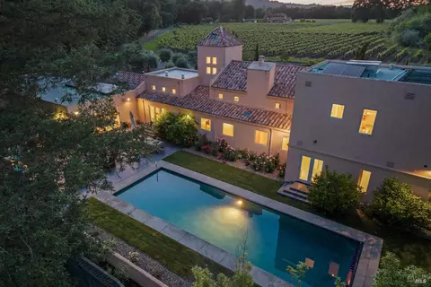 942 Country Club Ln, Sonoma, CA 95476