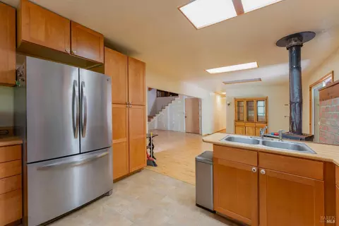 Kitchen - 28655 N Highway 101 Hwy, Willits, CA 95490 photo 2 of 2