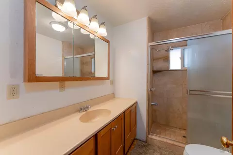 Bath - 28655 N Highway 101 Hwy, Willits, CA 95490 photo 1 of 3