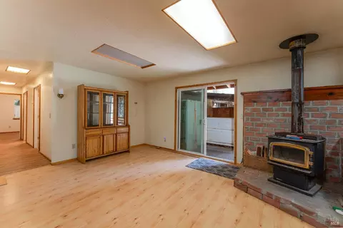 Living - 28655 N Highway 101 Hwy, Willits, CA 95490 photo 3 of 4