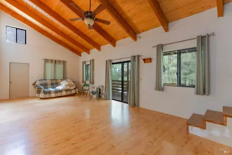 Living - 28655 N Highway 101 Hwy, Willits, CA 95490 photo 1 of 4