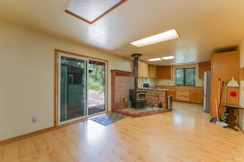 Living - 28655 N Highway 101 Hwy, Willits, CA 95490 photo 4 of 4