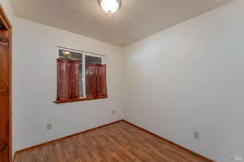 Bedroom - 28655 N Highway 101 Hwy, Willits, CA 95490 photo 1 of 2