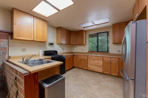 Kitchen - 28655 N Highway 101 Hwy, Willits, CA 95490 photo 1 of 2