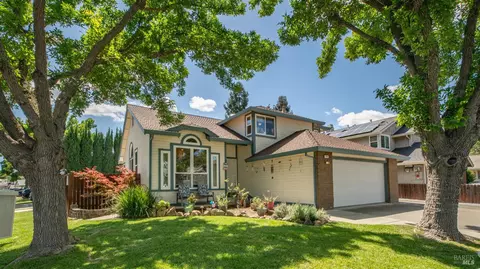 712 Raven Dr, Vacaville, CA 95687