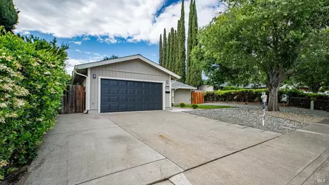 2495 Carnation Dr, Fairfield, CA 94533