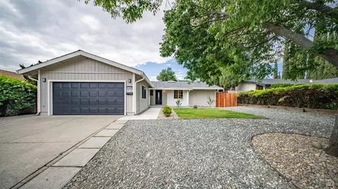 2495 Carnation Dr, Fairfield, CA 94533 photo 2