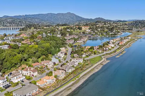 View/Area - 17 Heron Dr, Mill Valley, CA 94941 photo 7 of 11