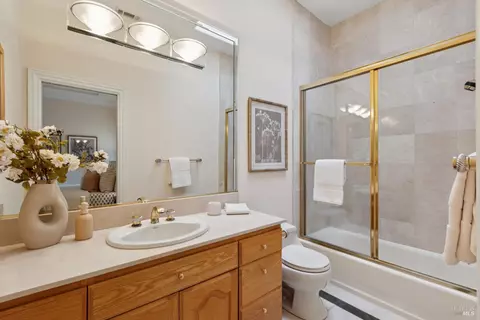 Bath - 17 Heron Dr, Mill Valley, CA 94941 photo 2 of 3