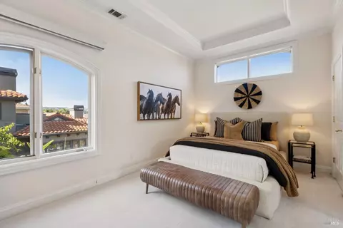 Bedroom - 17 Heron Dr, Mill Valley, CA 94941 photo 5 of 5