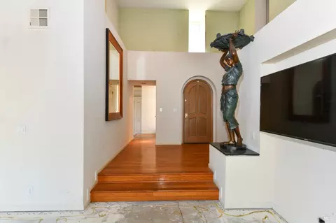 Entry Way - 26 Lloyd Ct, Napa, CA 94558 photo 2 of 3