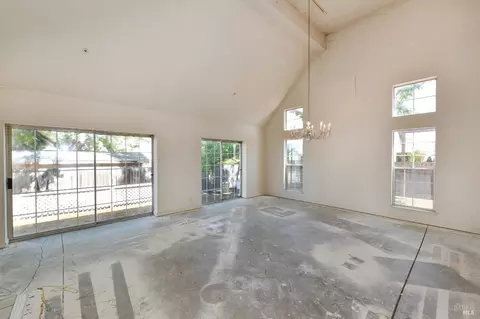 Living - 26 Lloyd Ct, Napa, CA 94558 photo 3 of 6