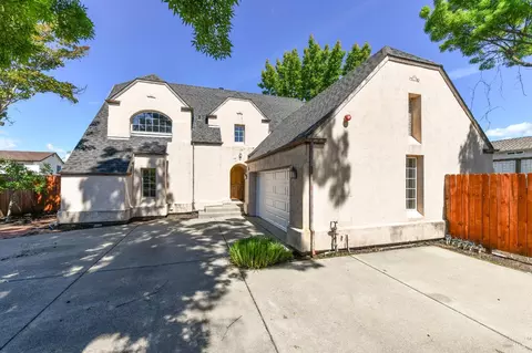 Exterior - 26 Lloyd Ct, Napa, CA 94558 photo 2 of 14