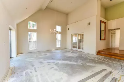 Living - 26 Lloyd Ct, Napa, CA 94558 photo 4 of 6