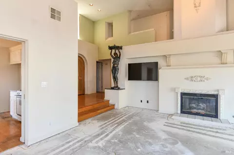 Living - 26 Lloyd Ct, Napa, CA 94558 photo 5 of 6