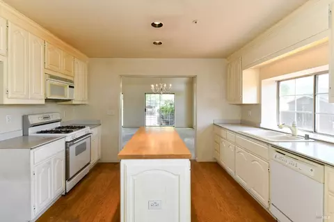 Kitchen - 26 Lloyd Ct, Napa, CA 94558 photo 2 of 3