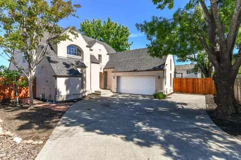 26 Lloyd Ct, Napa, CA 94558