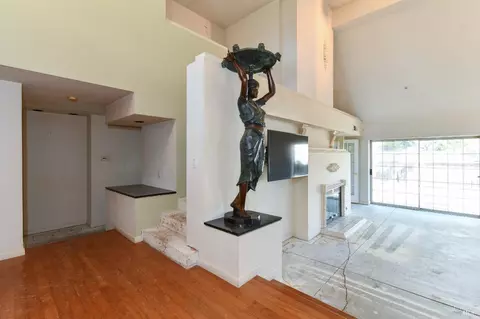 Living - 26 Lloyd Ct, Napa, CA 94558 photo 1 of 6