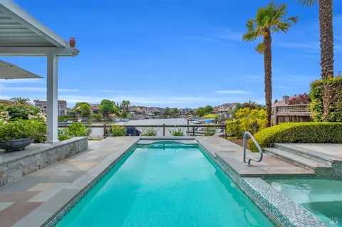 121 N Newport Dr, Napa, CA 94559