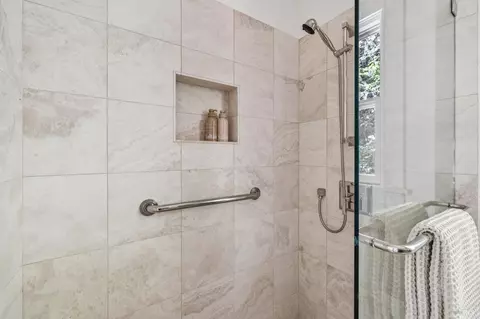 Bath - 115 Manor Dr, Mill Valley, CA 94941 photo 5 of 6