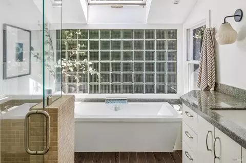 Bath - 115 Manor Dr, Mill Valley, CA 94941 photo 1 of 6