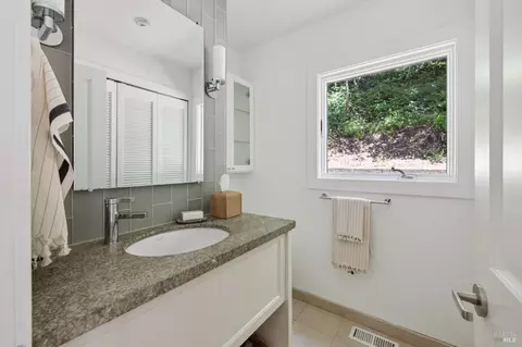 Bath - 115 Manor Dr, Mill Valley, CA 94941 photo 6 of 6